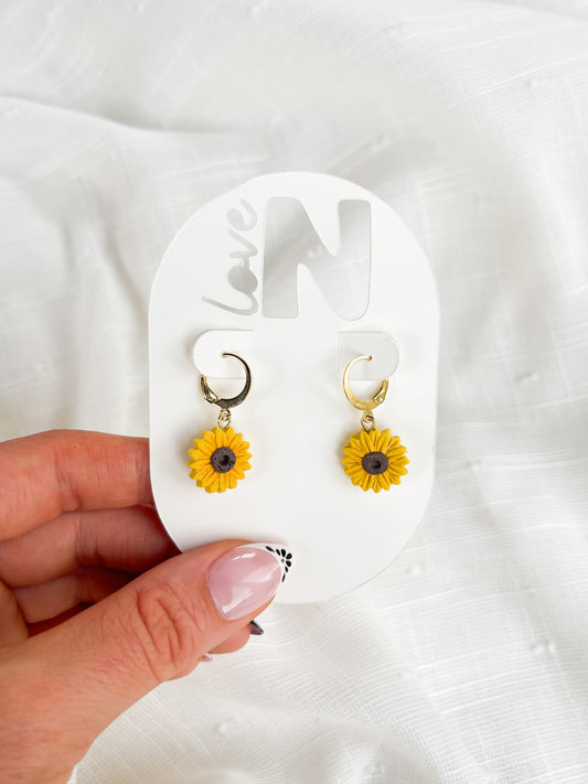 Dainty Sunflower Huggies