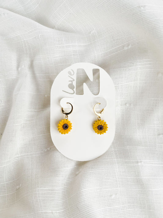 Dainty Sunflower Huggies